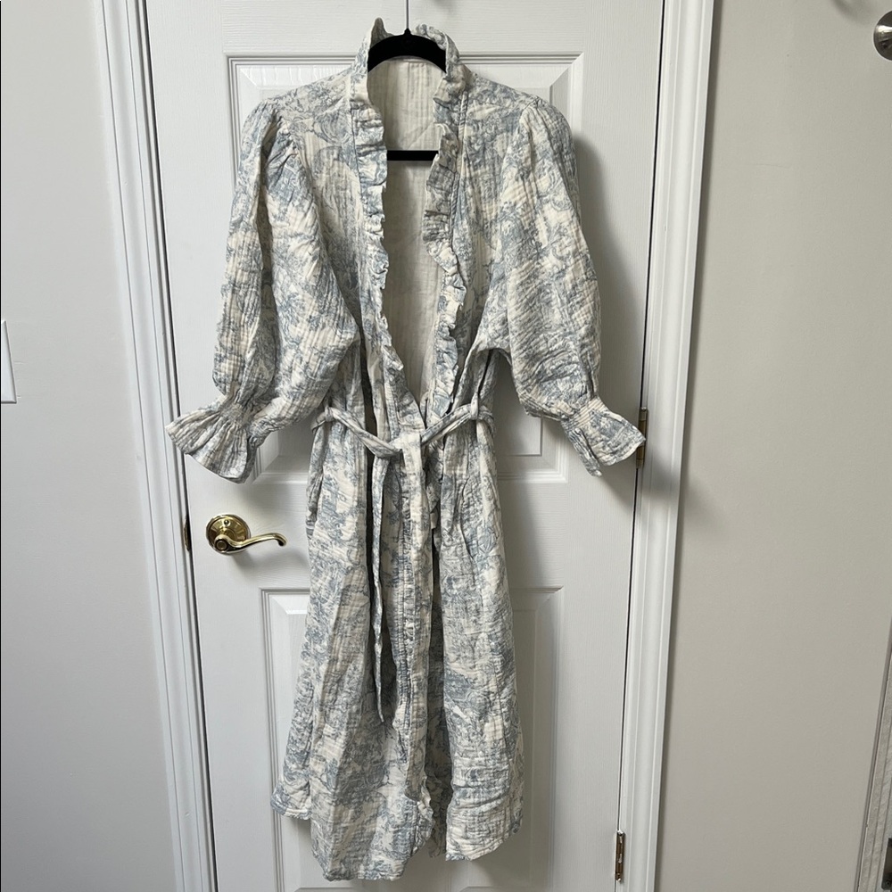 NOTHING FITS BUT Elegant Blue Toile Ruffled Women's Robe (maternity)